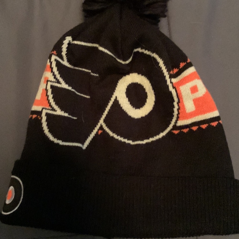 Flyers hat - Picture 2 of 4